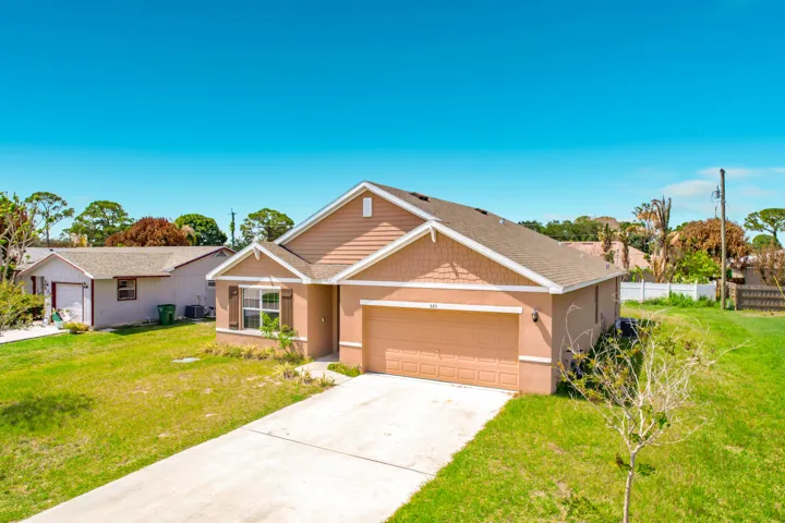 525 SW Twig Avenue-5