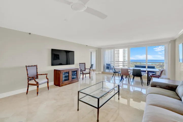 LIVING/ DINING ROOM