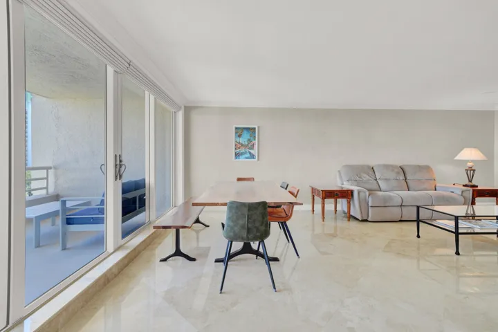 LIVING/ DINING ROOM