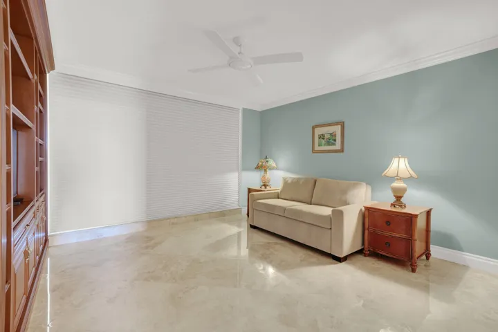 GUEST BEDROOM SHAES DRAWN