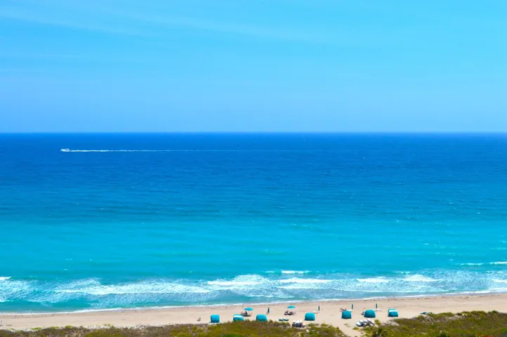 840ft of pristine private beaches