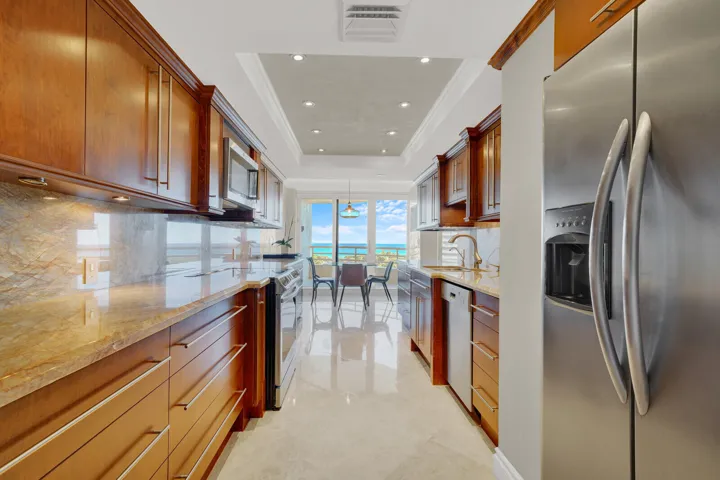 EAT-IN GOURMET KITCHEN