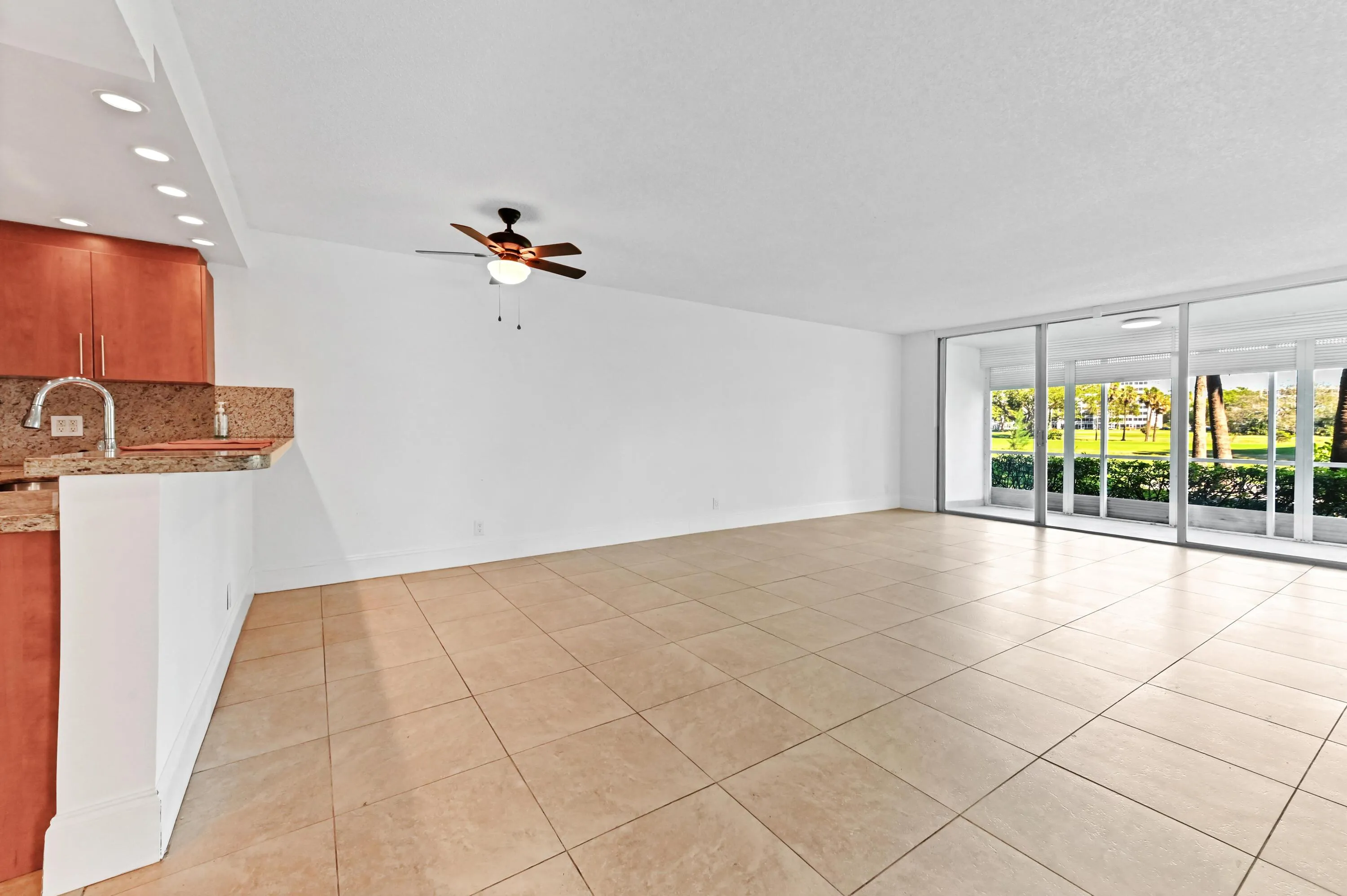 11 Dining area 02