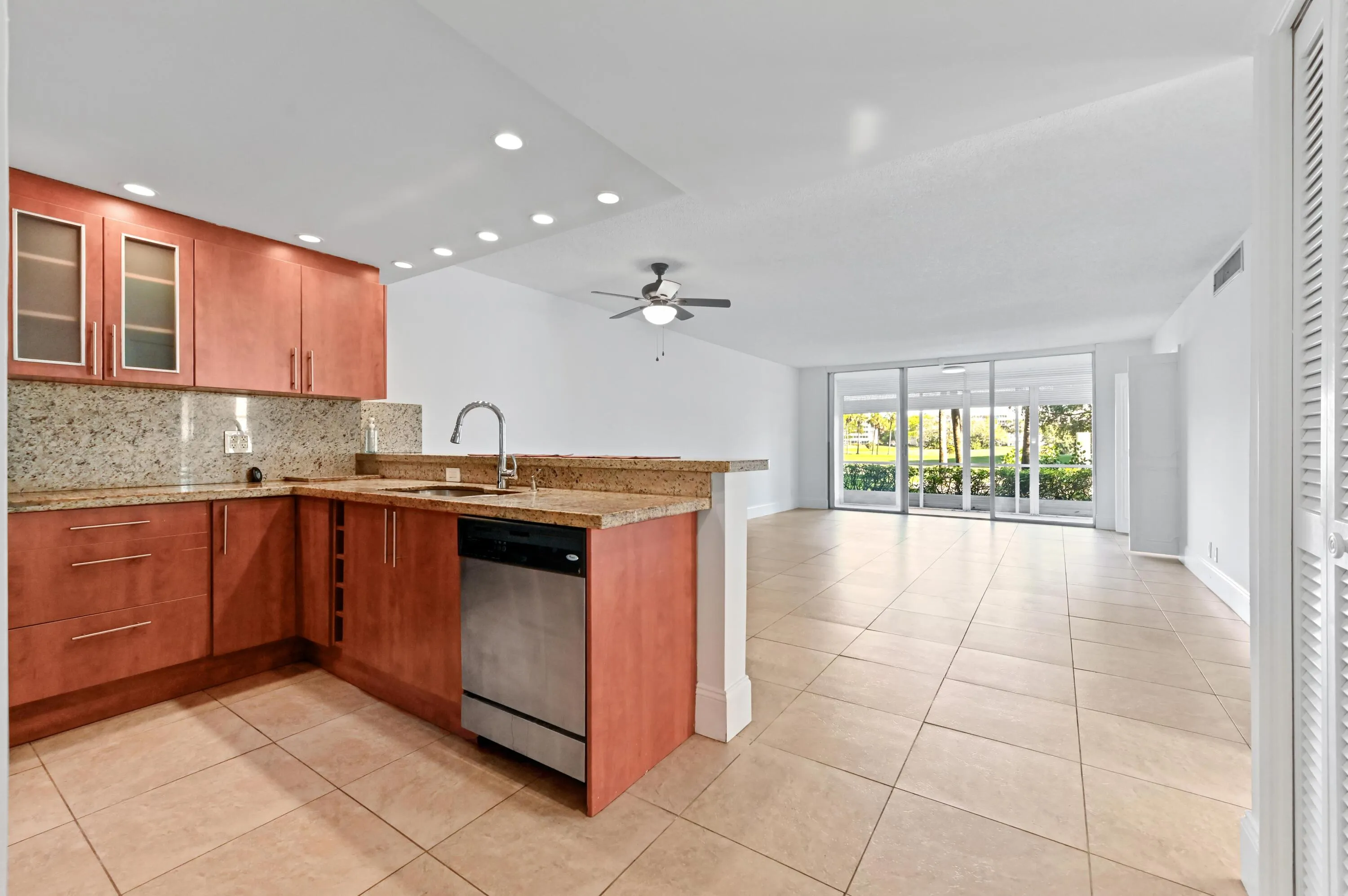 06 Kitchen 01