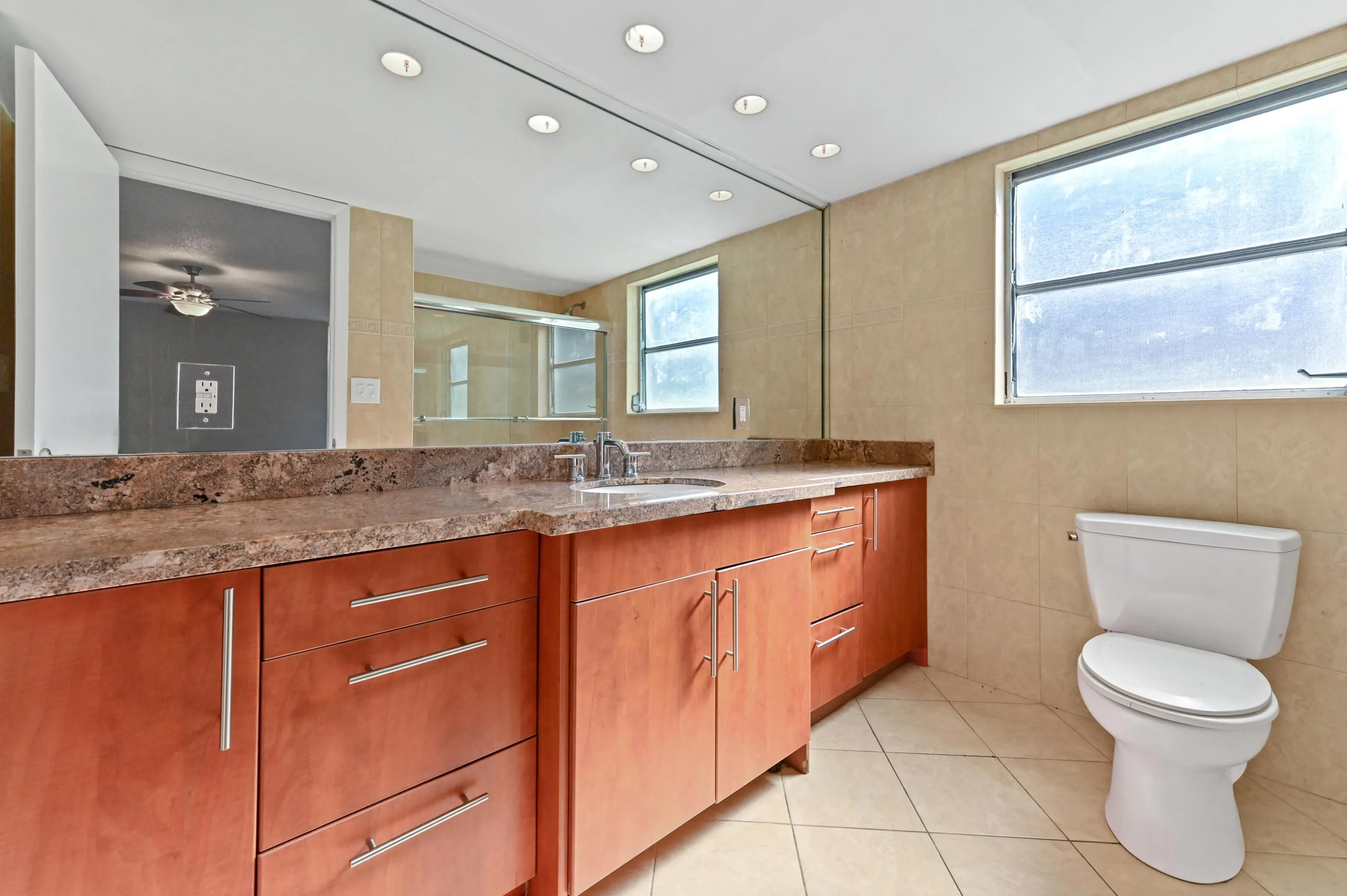 31 Bathroom 01