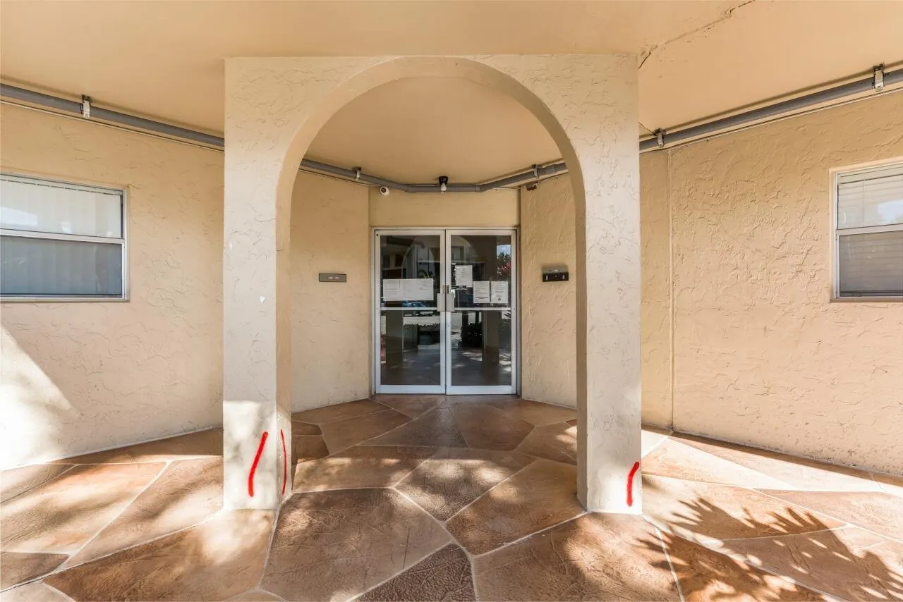 6301-N-Falls-Cir-Dr-Apt-307-HigMedia-005