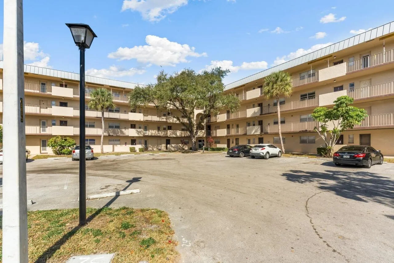 6301-N-Falls-Cir-Dr-Apt-307-HigMedia-002