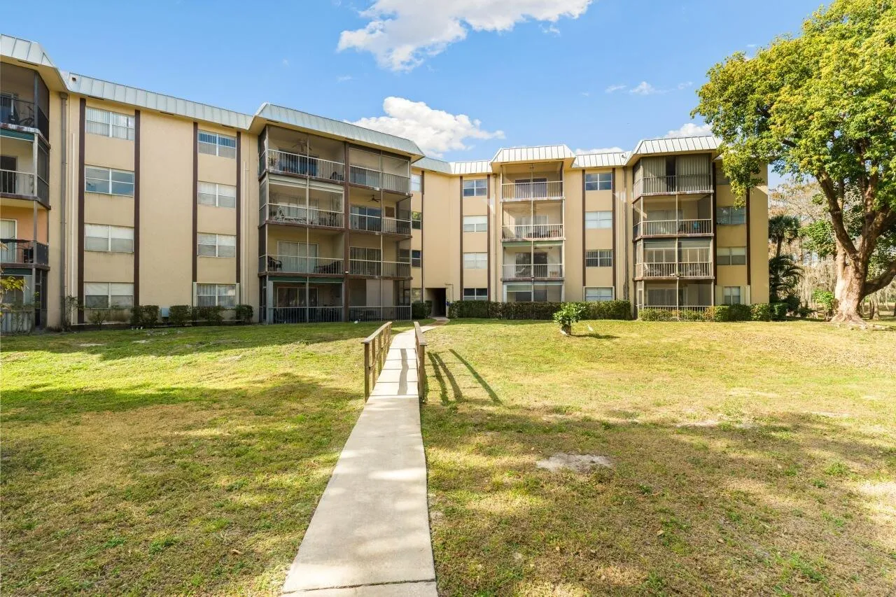 6301-N-Falls-Cir-Dr-Apt-307-HigMedia-030