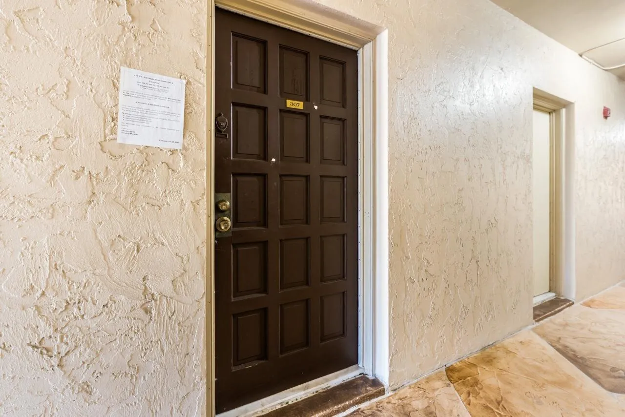 6301-N-Falls-Cir-Dr-Apt-307-HigMedia-006