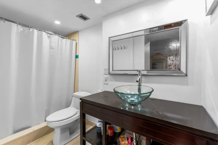 6301-N-Falls-Cir-Dr-Apt-307-HigMedia-023