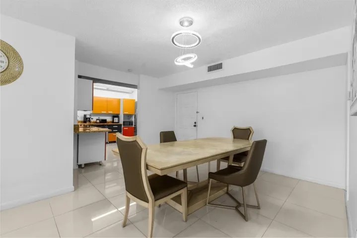 6301-N-Falls-Cir-Dr-Apt-307-HigMedia-018