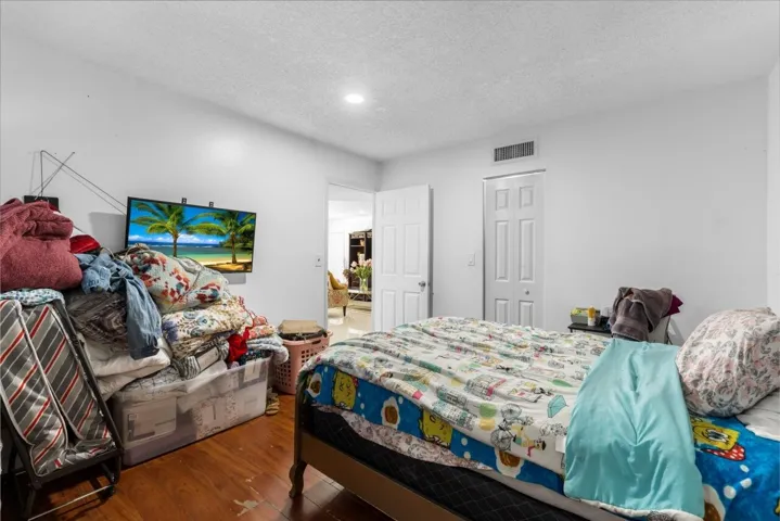 6301-N-Falls-Cir-Dr-Apt-307-HigMedia-025