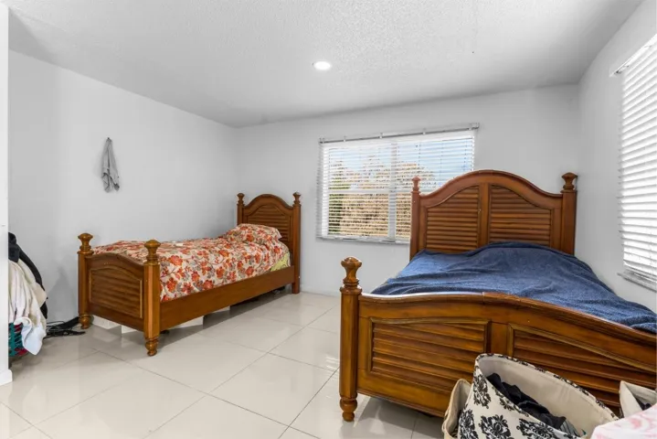 6301-N-Falls-Cir-Dr-Apt-307-HigMedia-028