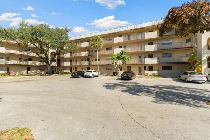 6301-N-Falls-Cir-Dr-Apt-307-HigMedia-004