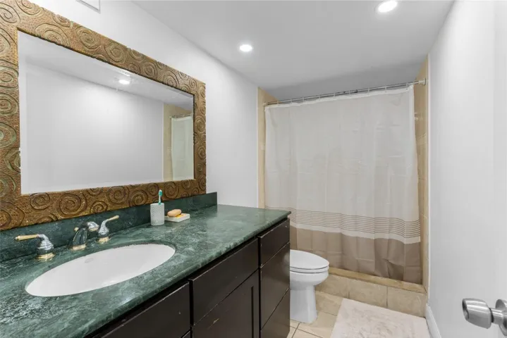 6301-N-Falls-Cir-Dr-Apt-307-HigMedia-026