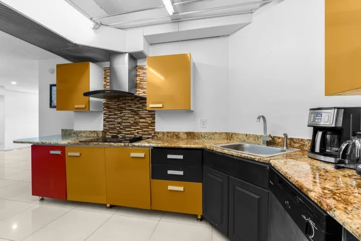 6301-N-Falls-Cir-Dr-Apt-307-HigMedia-014