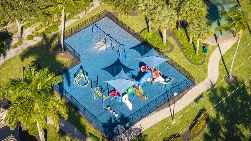 60_7167_Ivy_Crossing_Lane60_mls
