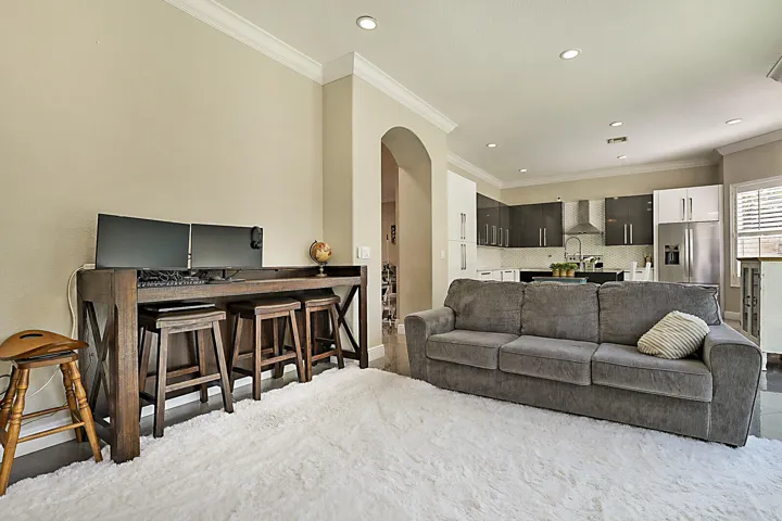 20_7167_Ivy_Crossing_Lane20_mls