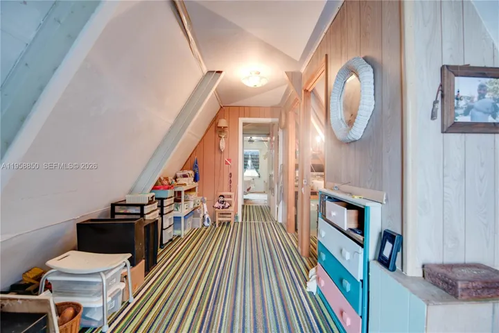 upstairs​​‌​​​​‌​​‌‌​‌‌​​​‌‌​‌​‌​‌​​​‌​​ bedroom/loft