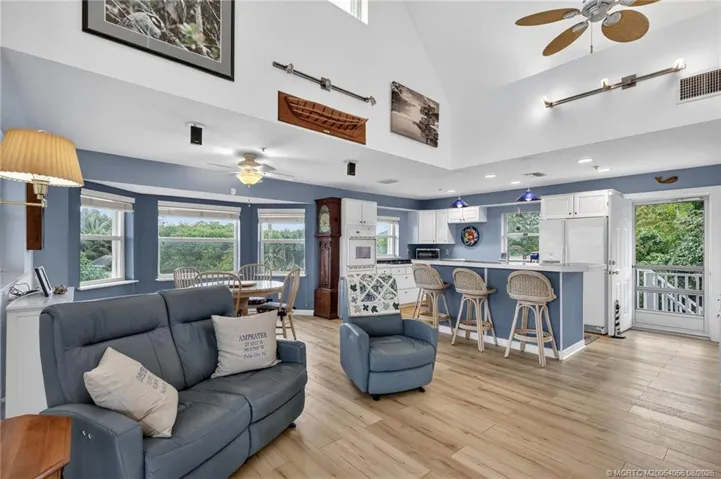 Large windows & lots of natural light