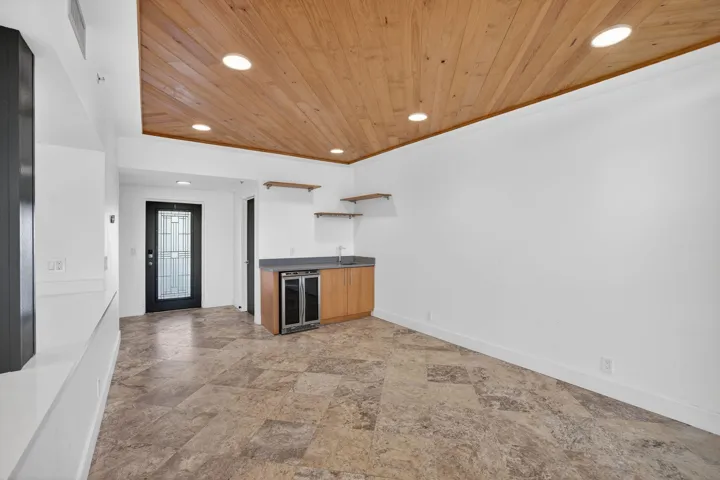 129-web-or-mls-front room