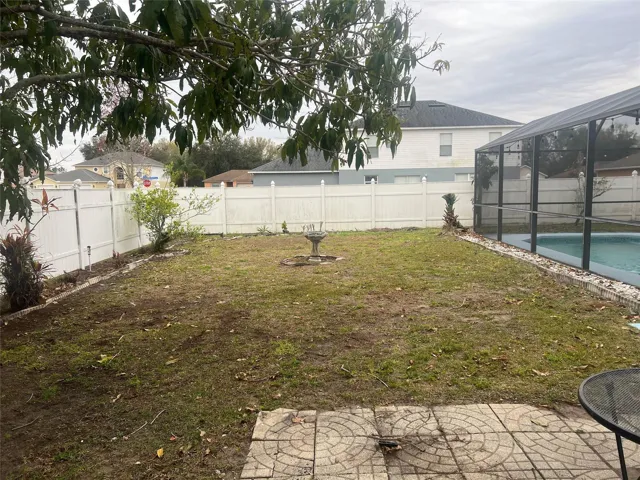 Huge closed in yard