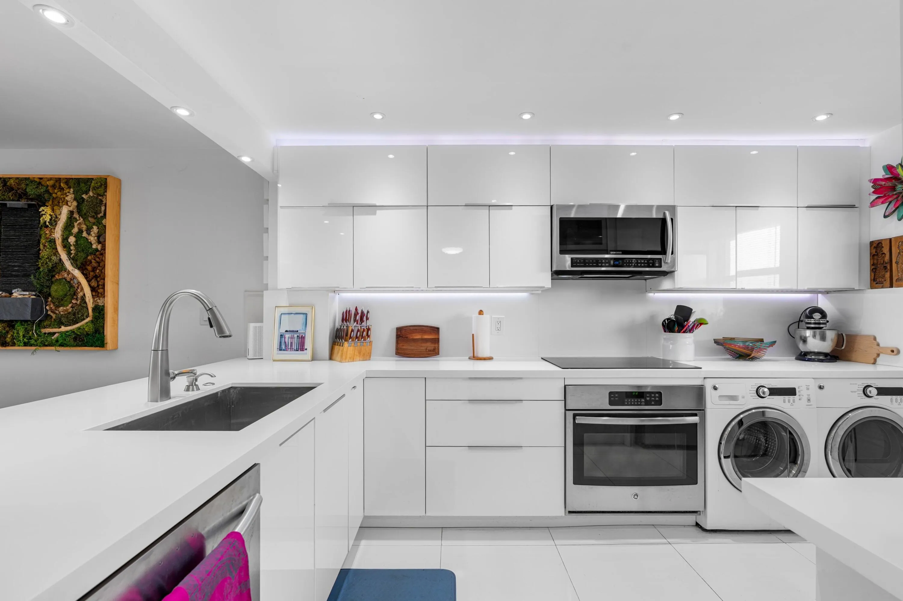 Kitchen & Laundry