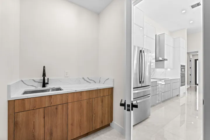 23-web-or-mls-A7405155