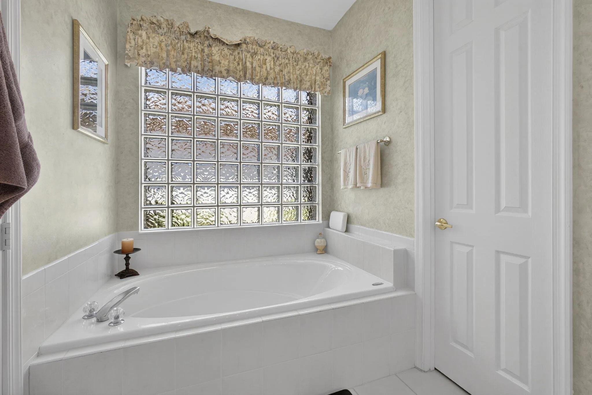 soaker tub