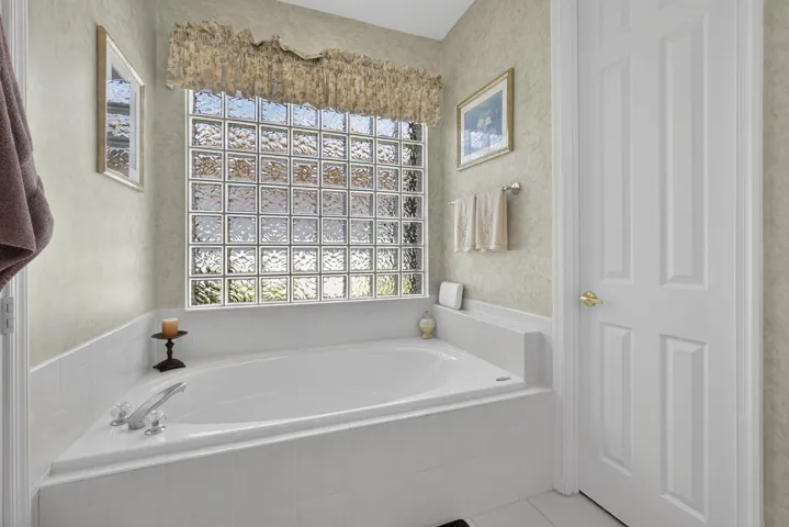 soaker tub
