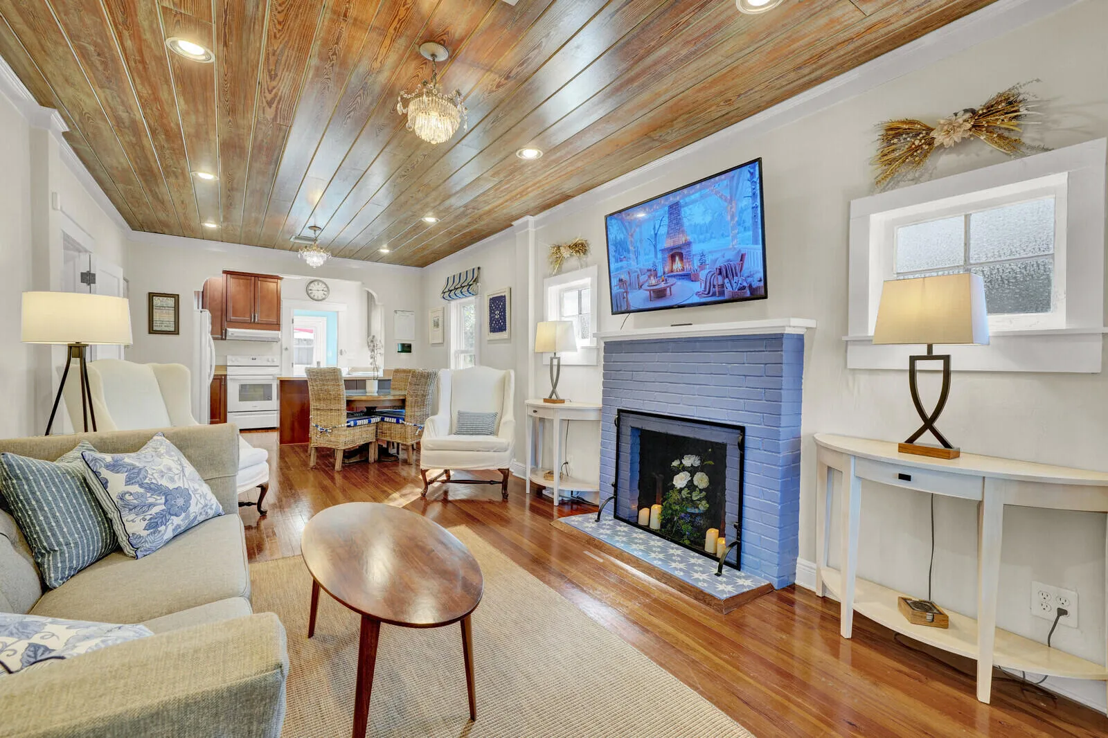 Living Room - FIreplace