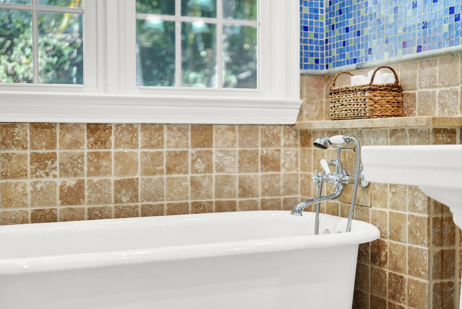 Bathroom - Tub