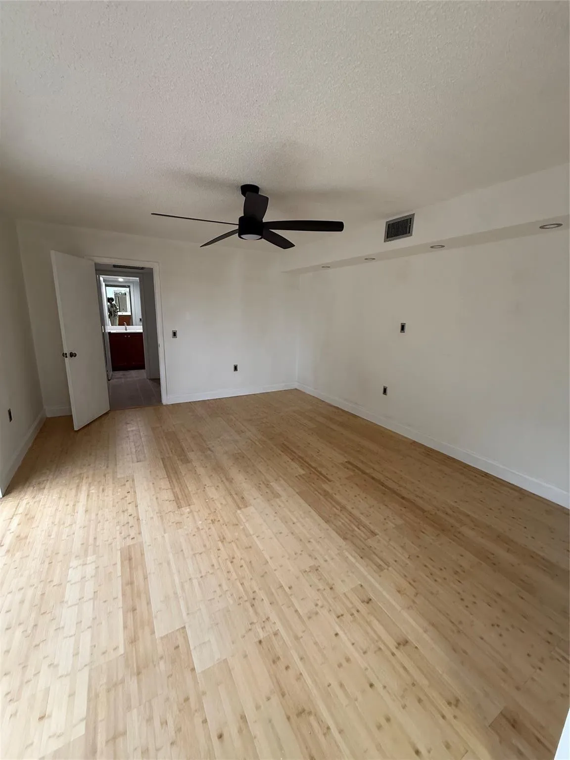 Master​​‌​​​​‌​​‌‌​‌‌​​​‌‌​‌​‌​‌​​​‌​​ Bedroom