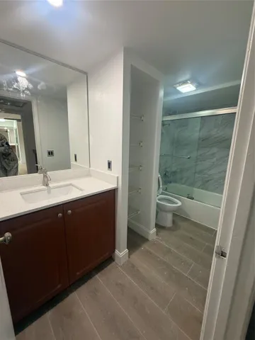 2nd Floor Bathroom