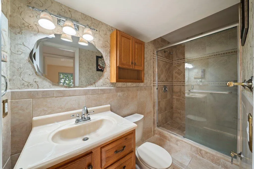 Primary Bathroom.jpg-SMALL