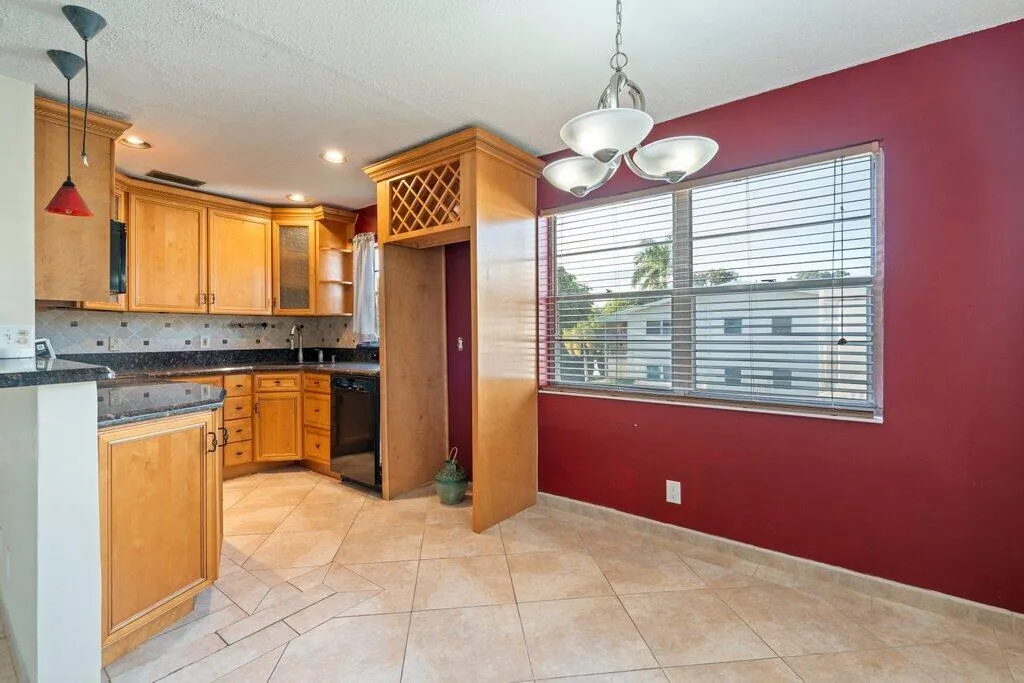 Dining to Kitchen.jpg-SMALL