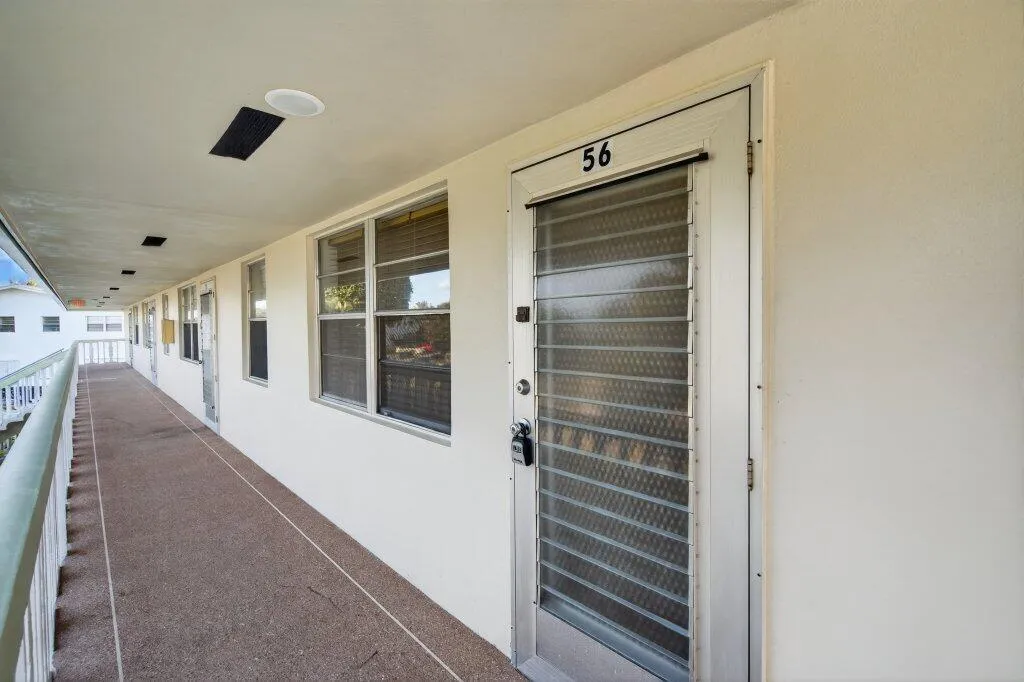 Front Entry L.jpg-SMALL