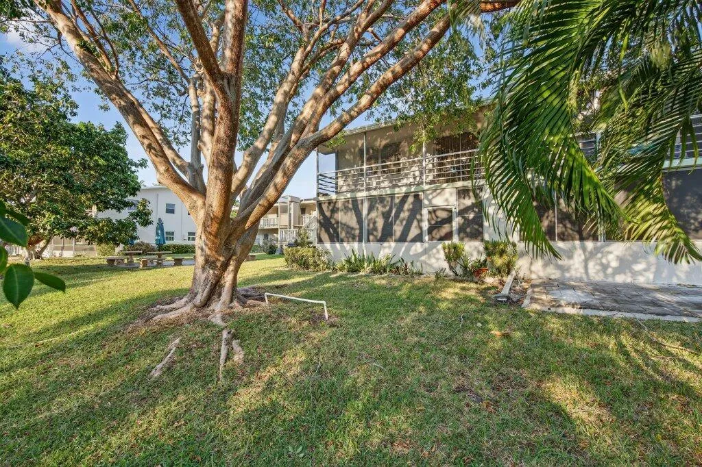 Rear Exterior L.jpg-SMALL