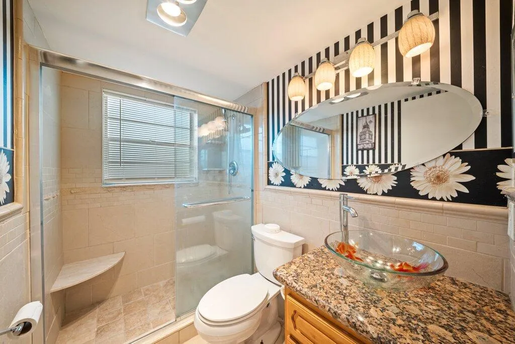 Guest Bathroom.jpg-SMALL