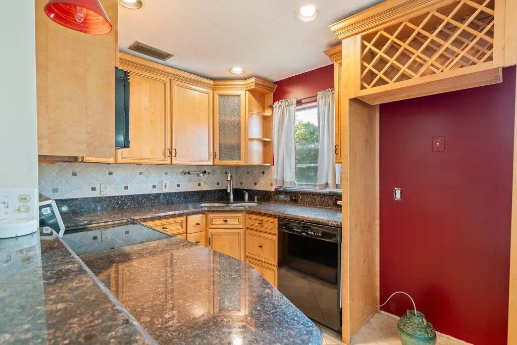 Kitchen R.jpg-SMALL