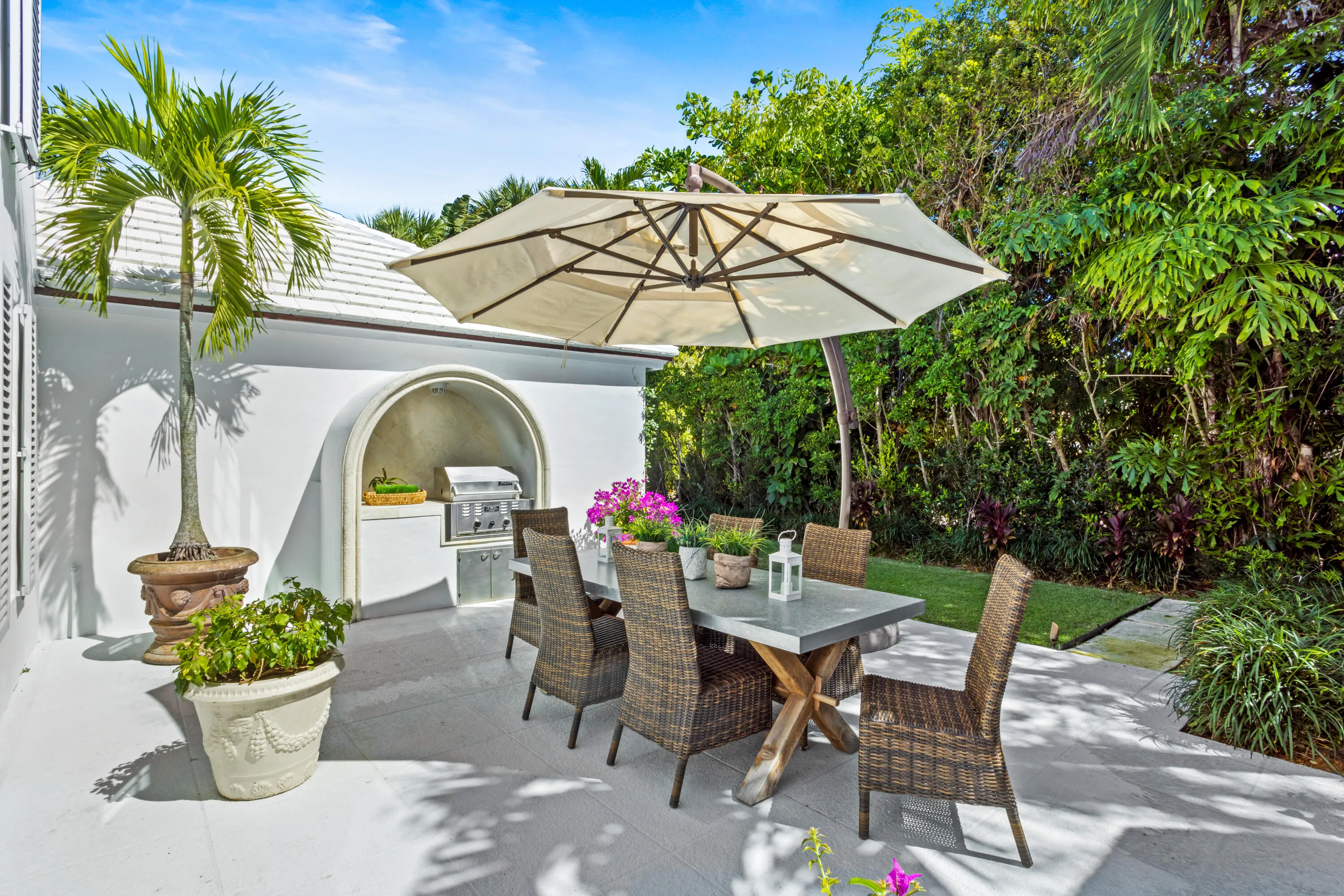 PATIO_DINING_ANGLE