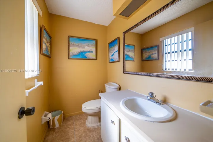 1/2 Bath in guest bedroom