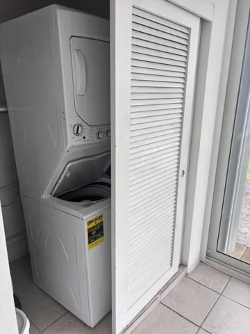 Florida Room with Washer and Dryer - Uni