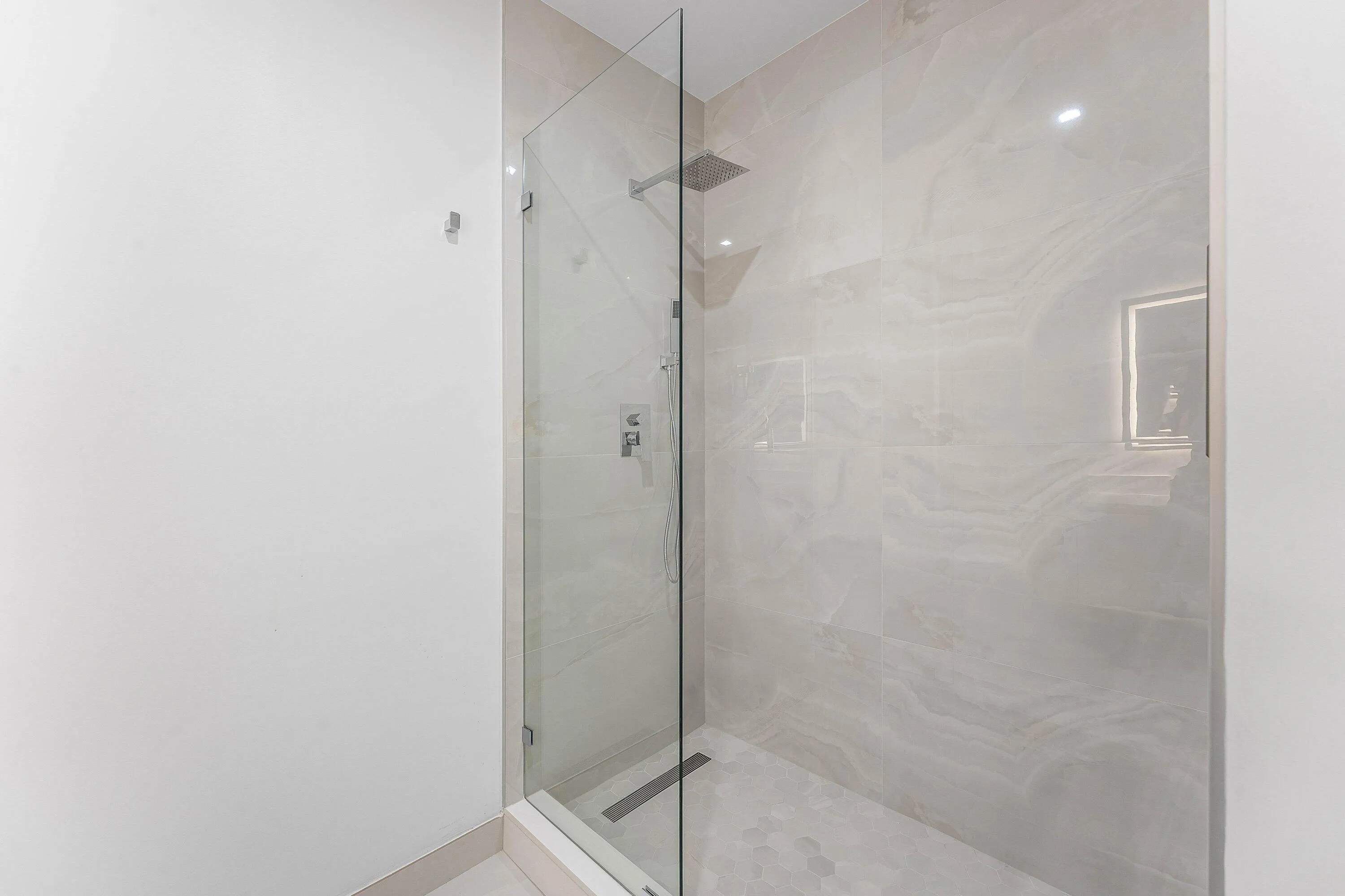 Guest 2 Shower