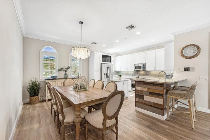 813 Estancia Way