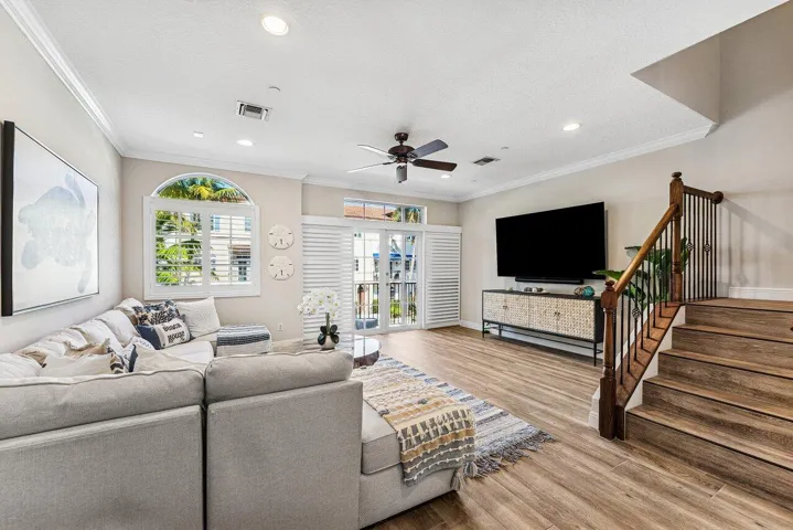 813 Estancia Way