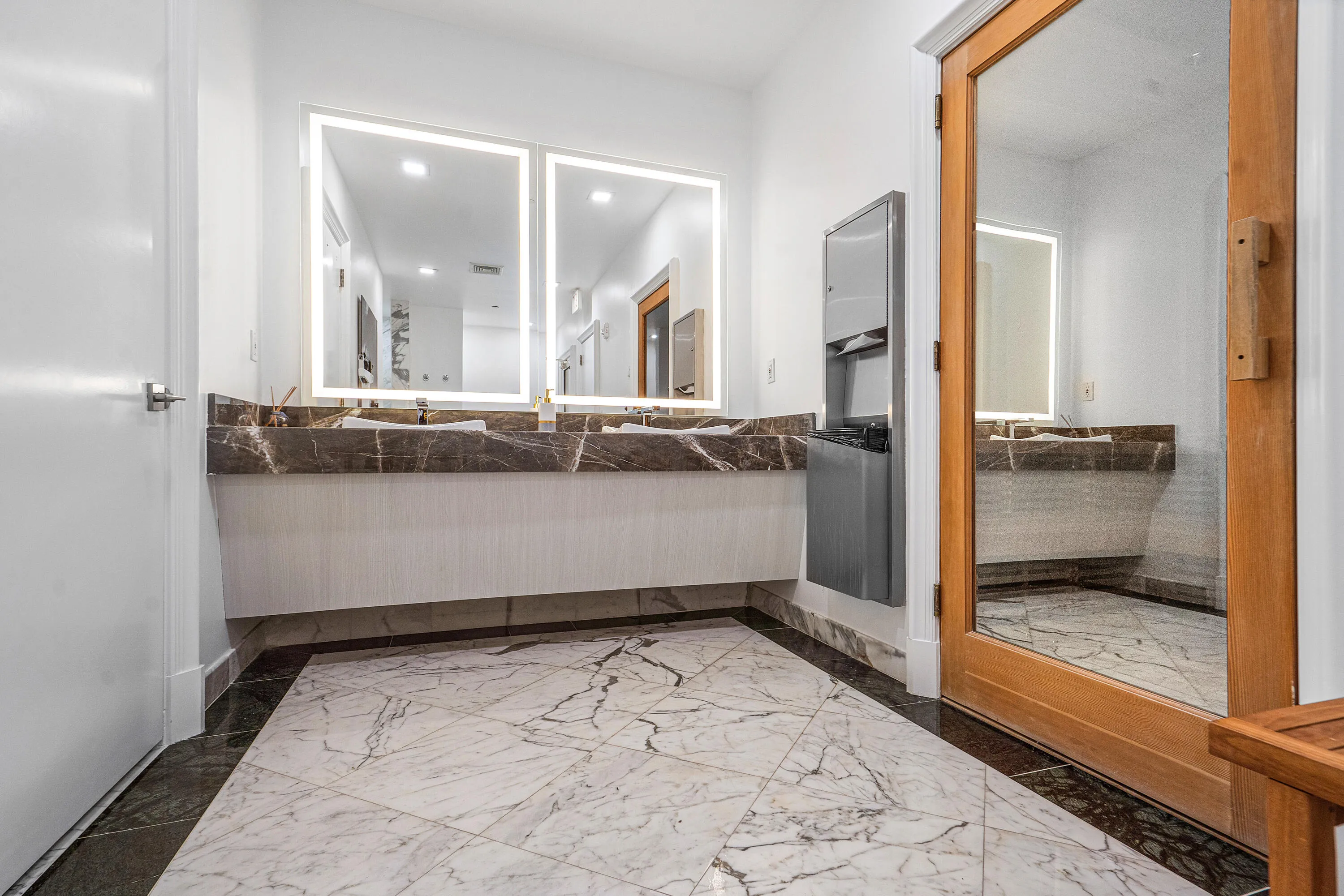 Spa-inspired locker rooms with sauna and steam rooms