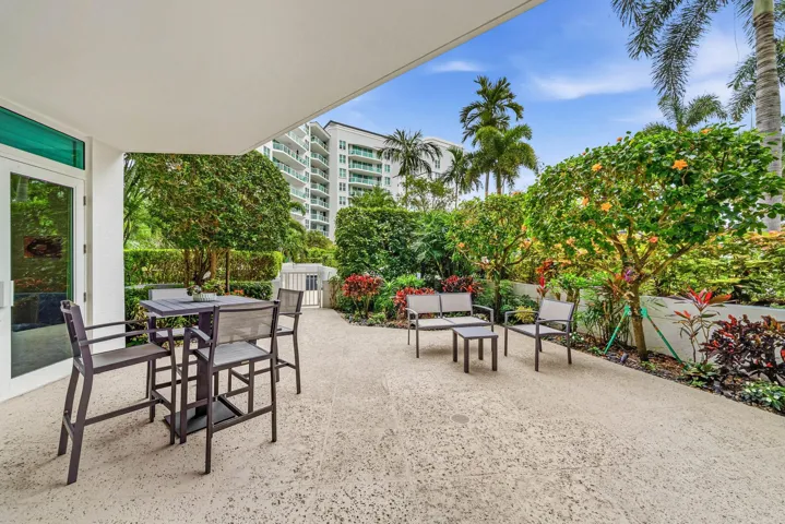500+ sq ft outdoor living space and covered loggia