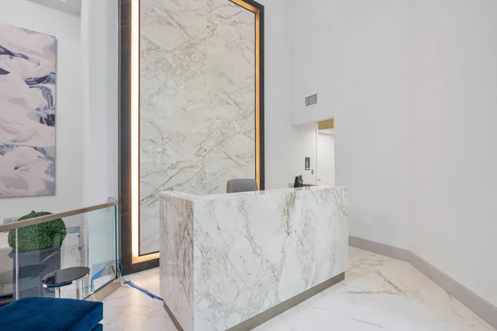 Full time concierge and front desk attendants