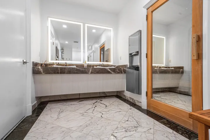 Spa-inspired locker rooms with sauna and steam rooms